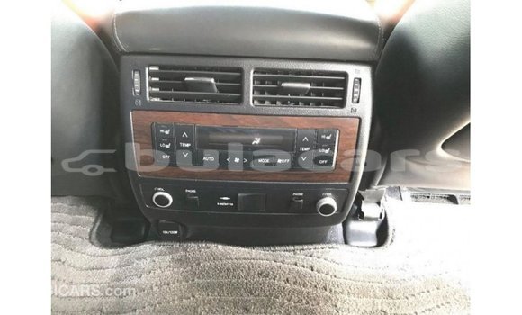 Buy Import Toyota Land Cruiser White Car in Import - Dubai in Central Buy Import Toyota Land Cruiser White Car in Import - Dubai in Central