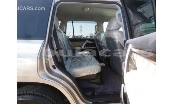 Buy Import Toyota Land Cruiser Other Car in Import - Dubai in Central Buy Import Toyota Land Cruiser Other Car in Import - Dubai in Central