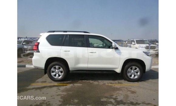 Acheter Import Voiture Toyota Prado Blanc à Import - Dubai, Central Acheter Import Voiture Toyota Prado Blanc à Import - Dubai, Central