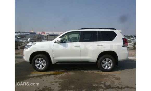 Acheter Import Voiture Toyota Prado Blanc à Import - Dubai, Central Acheter Import Voiture Toyota Prado Blanc à Import - Dubai, Central