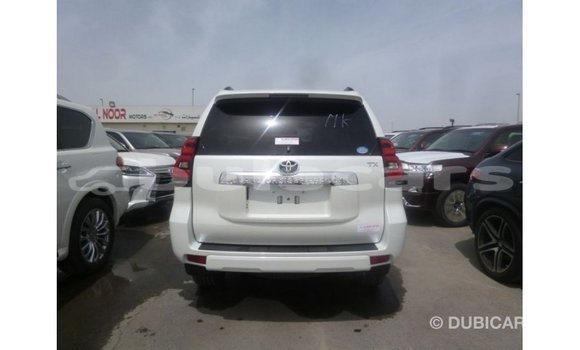 Acheter Import Voiture Toyota Prado Blanc à Import - Dubai, Central Acheter Import Voiture Toyota Prado Blanc à Import - Dubai, Central