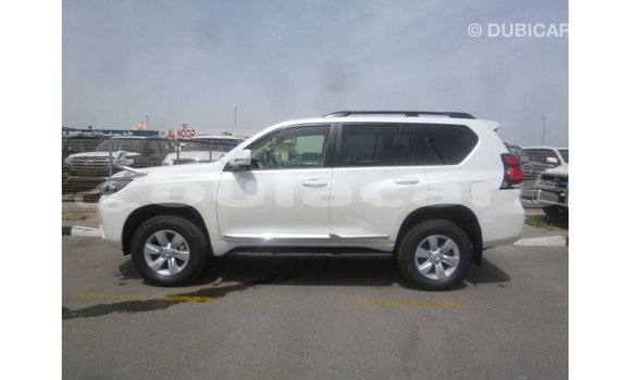 Acheter Import Voiture Toyota Prado Blanc à Import - Dubai, Central Acheter Import Voiture Toyota Prado Blanc à Import - Dubai, Central