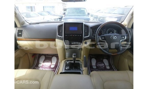 Buy Import Toyota Land Cruiser White Car in Import - Dubai in Central Buy Import Toyota Land Cruiser White Car in Import - Dubai in Central
