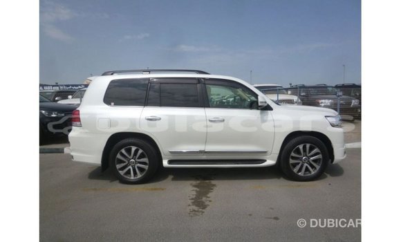 Buy Import Toyota Land Cruiser White Car in Import - Dubai in Central Buy Import Toyota Land Cruiser White Car in Import - Dubai in Central