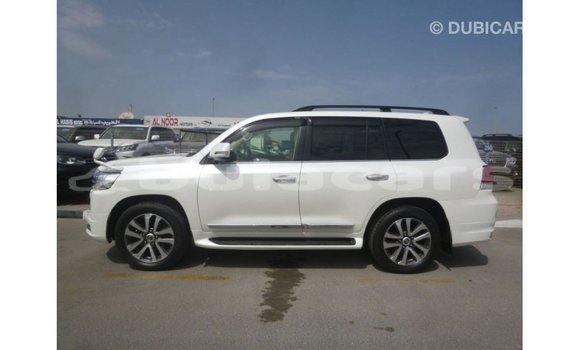 Buy Import Toyota Land Cruiser White Car in Import - Dubai in Central Buy Import Toyota Land Cruiser White Car in Import - Dubai in Central