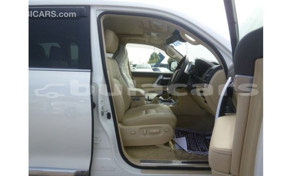 Buy Import Toyota Land Cruiser White Car in Import - Dubai in Central Buy Import Toyota Land Cruiser White Car in Import - Dubai in Central