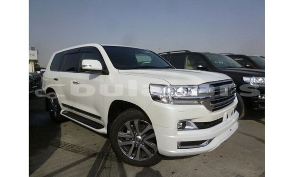 Buy Import Toyota Land Cruiser White Car in Import - Dubai in Central Buy Import Toyota Land Cruiser White Car in Import - Dubai in Central