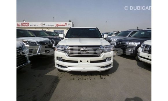 Buy Import Toyota Land Cruiser White Car in Import - Dubai in Central Buy Import Toyota Land Cruiser White Car in Import - Dubai in Central