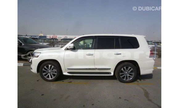 Buy Import Toyota Land Cruiser White Car in Import - Dubai in Central Buy Import Toyota Land Cruiser White Car in Import - Dubai in Central