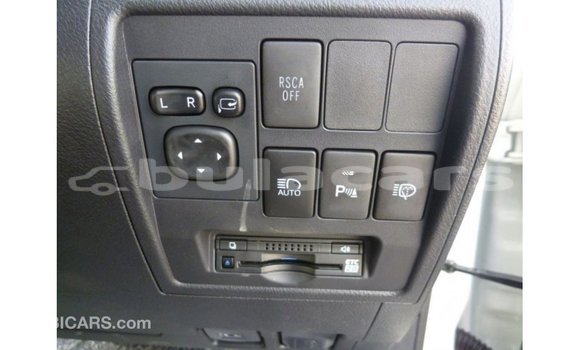 Buy Import Toyota Land Cruiser White Car in Import - Dubai in Central Buy Import Toyota Land Cruiser White Car in Import - Dubai in Central