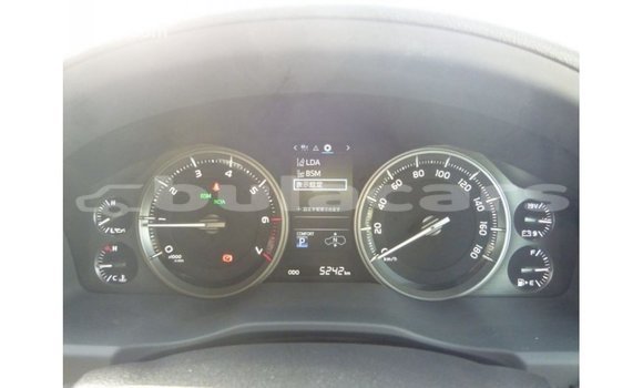 Buy Import Toyota Land Cruiser White Car in Import - Dubai in Central Buy Import Toyota Land Cruiser White Car in Import - Dubai in Central