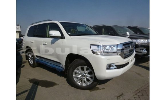 Acheter Import Voiture Toyota Land Cruiser Blanc à Import - Dubai, Central Acheter Import Voiture Toyota Land Cruiser Blanc à Import - Dubai, Central