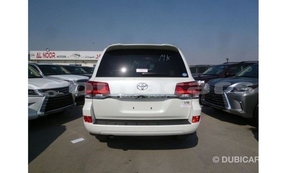 Acheter Import Voiture Toyota Land Cruiser Blanc à Import - Dubai, Central Acheter Import Voiture Toyota Land Cruiser Blanc à Import - Dubai, Central