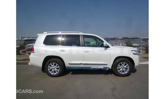 Acheter Import Voiture Toyota Land Cruiser Blanc à Import - Dubai, Central Acheter Import Voiture Toyota Land Cruiser Blanc à Import - Dubai, Central