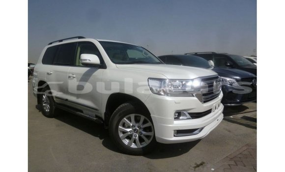 Buy Import Toyota Land Cruiser White Car in Import - Dubai in Central Buy Import Toyota Land Cruiser White Car in Import - Dubai in Central