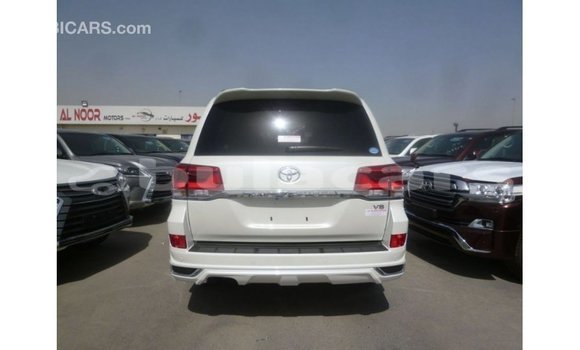 Buy Import Toyota Land Cruiser White Car in Import - Dubai in Central Buy Import Toyota Land Cruiser White Car in Import - Dubai in Central