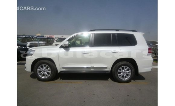 Buy Import Toyota Land Cruiser White Car in Import - Dubai in Central Buy Import Toyota Land Cruiser White Car in Import - Dubai in Central