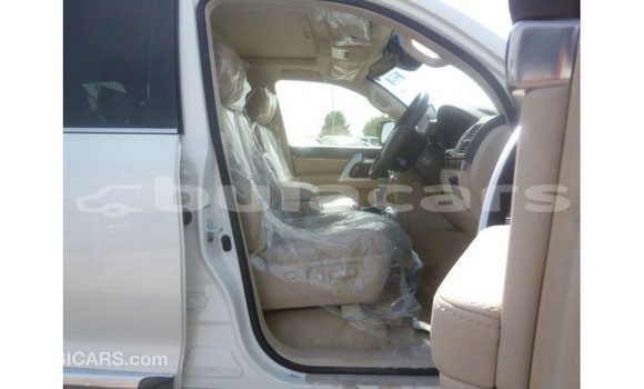 Buy Import Toyota Land Cruiser White Car in Import - Dubai in Central Buy Import Toyota Land Cruiser White Car in Import - Dubai in Central