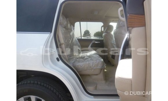 Buy Import Toyota Land Cruiser White Car in Import - Dubai in Central Buy Import Toyota Land Cruiser White Car in Import - Dubai in Central