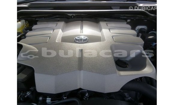 Buy Import Toyota Land Cruiser White Car in Import - Dubai in Central Buy Import Toyota Land Cruiser White Car in Import - Dubai in Central