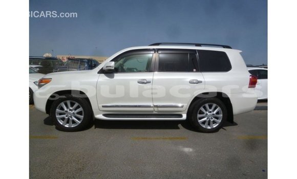 Buy Import Toyota Land Cruiser White Car in Import - Dubai in Central Buy Import Toyota Land Cruiser White Car in Import - Dubai in Central
