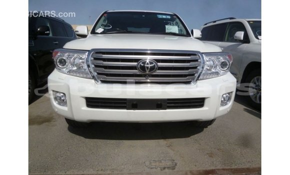 Buy Import Toyota Land Cruiser White Car in Import - Dubai in Central Buy Import Toyota Land Cruiser White Car in Import - Dubai in Central