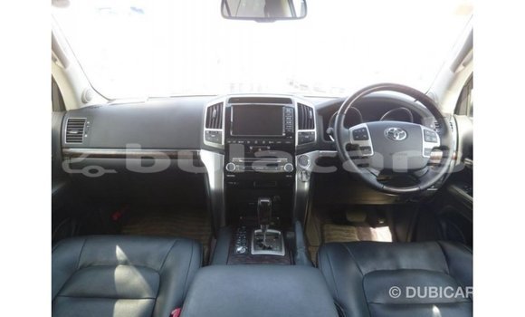 Buy Import Toyota Land Cruiser White Car in Import - Dubai in Central Buy Import Toyota Land Cruiser White Car in Import - Dubai in Central