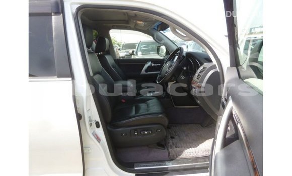 Buy Import Toyota Land Cruiser White Car in Import - Dubai in Central Buy Import Toyota Land Cruiser White Car in Import - Dubai in Central
