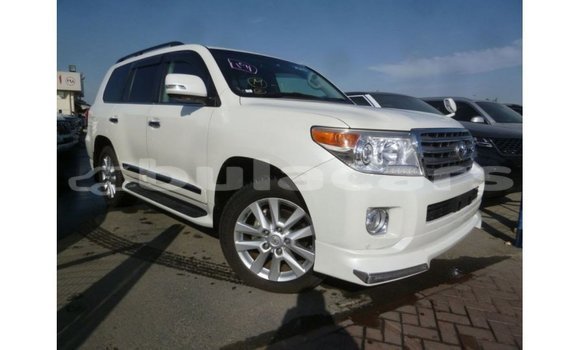 Buy Import Toyota Land Cruiser White Car in Import - Dubai in Central Buy Import Toyota Land Cruiser White Car in Import - Dubai in Central