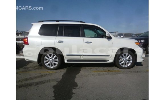 Buy Import Toyota Land Cruiser White Car in Import - Dubai in Central Buy Import Toyota Land Cruiser White Car in Import - Dubai in Central