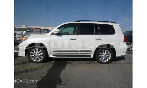 Buy Import Toyota Land Cruiser White Car in Import - Dubai in Central Buy Import Toyota Land Cruiser White Car in Import - Dubai in Central