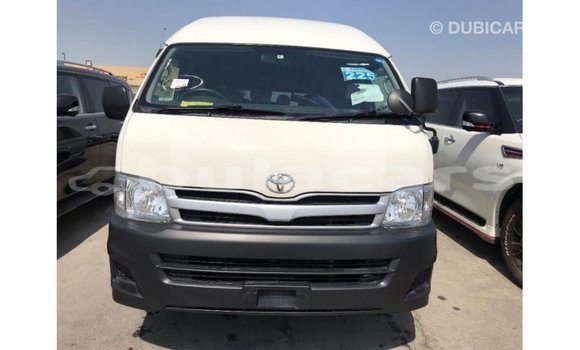 Acheter Import Voiture Toyota Hiace Blanc à Import - Dubai, Central Acheter Import Voiture Toyota Hiace Blanc à Import - Dubai, Central