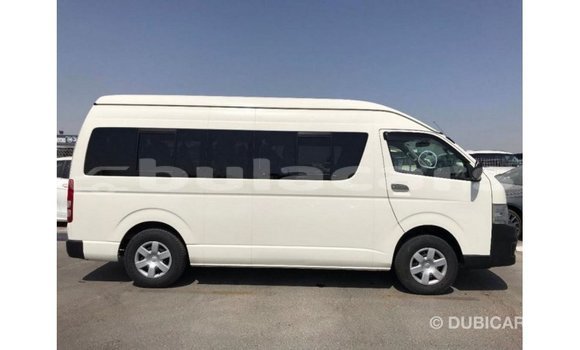Acheter Import Voiture Toyota Hiace Blanc à Import - Dubai, Central Acheter Import Voiture Toyota Hiace Blanc à Import - Dubai, Central