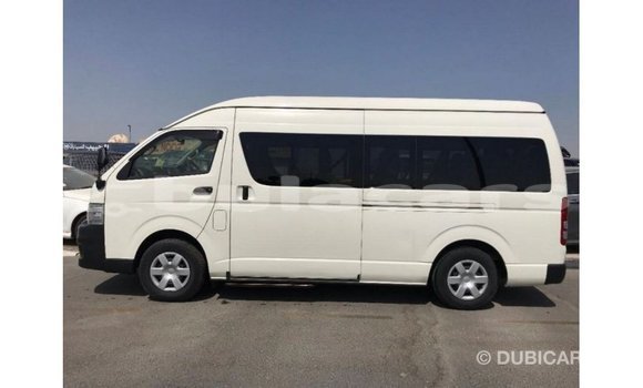 Acheter Import Voiture Toyota Hiace Blanc à Import - Dubai, Central Acheter Import Voiture Toyota Hiace Blanc à Import - Dubai, Central