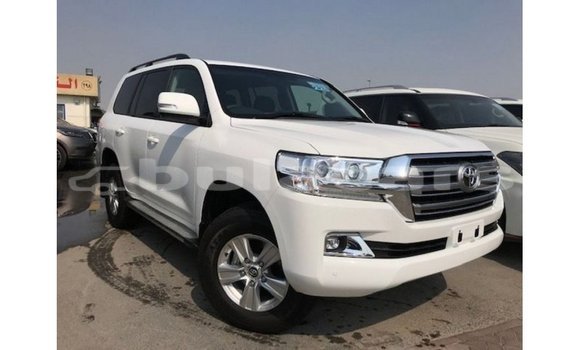 Buy Import Toyota Land Cruiser White Car in Import - Dubai in Central Buy Import Toyota Land Cruiser White Car in Import - Dubai in Central