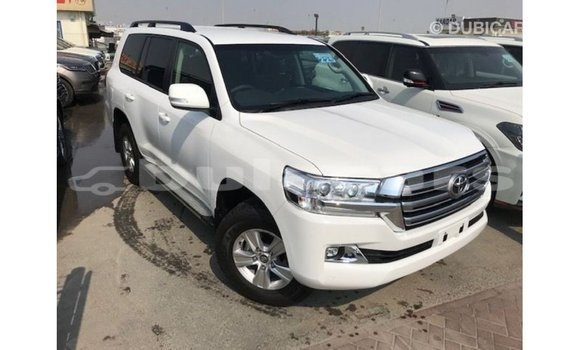 Buy Import Toyota Land Cruiser White Car in Import - Dubai in Central Buy Import Toyota Land Cruiser White Car in Import - Dubai in Central