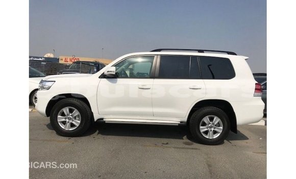 Buy Import Toyota Land Cruiser White Car in Import - Dubai in Central Buy Import Toyota Land Cruiser White Car in Import - Dubai in Central