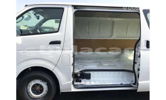Acheter Import Voiture Toyota Hiace Blanc à Import - Dubai, Central Acheter Import Voiture Toyota Hiace Blanc à Import - Dubai, Central