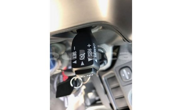 Acheter Import Voiture Toyota Hiace Blanc à Import - Dubai, Central Acheter Import Voiture Toyota Hiace Blanc à Import - Dubai, Central