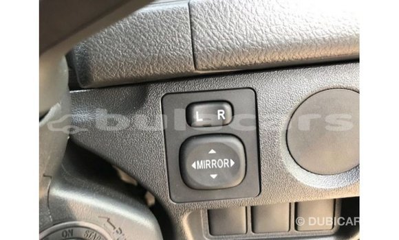 Acheter Import Voiture Toyota Hiace Blanc à Import - Dubai, Central Acheter Import Voiture Toyota Hiace Blanc à Import - Dubai, Central