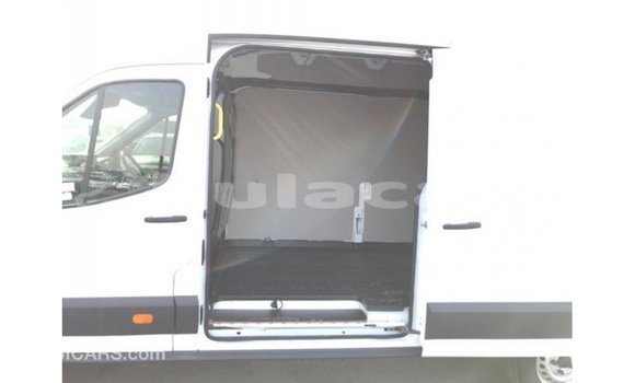 Acheter Import Voiture Ford Club Wagon Blanc à Import - Dubai, Central Acheter Import Voiture Ford Club Wagon Blanc à Import - Dubai, Central