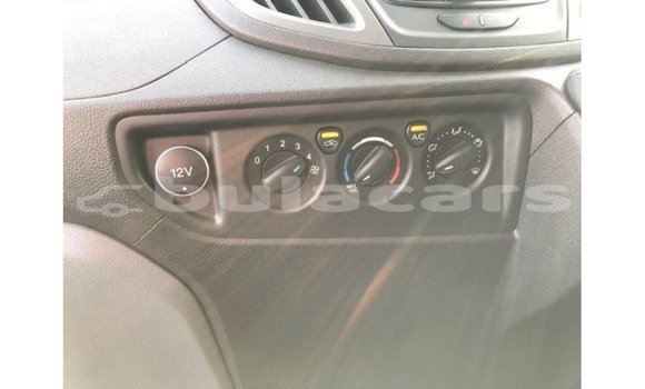 Acheter Import Voiture Ford Club Wagon Blanc à Import - Dubai, Central Acheter Import Voiture Ford Club Wagon Blanc à Import - Dubai, Central