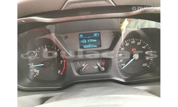 Acheter Import Voiture Ford Club Wagon Blanc à Import - Dubai, Central Acheter Import Voiture Ford Club Wagon Blanc à Import - Dubai, Central