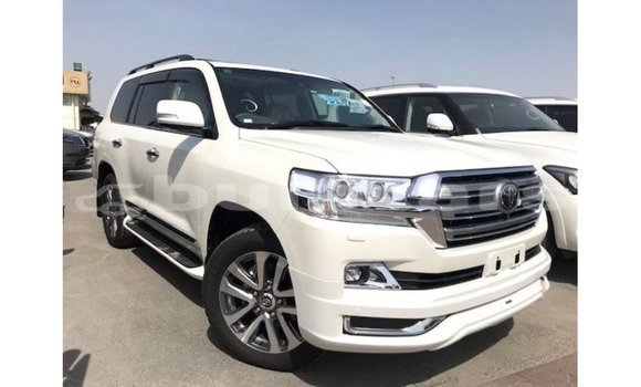 Buy Import Toyota Land Cruiser White Car in Import - Dubai in Central Buy Import Toyota Land Cruiser White Car in Import - Dubai in Central