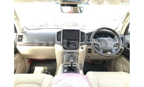 Buy Import Toyota Land Cruiser White Car in Import - Dubai in Central Buy Import Toyota Land Cruiser White Car in Import - Dubai in Central