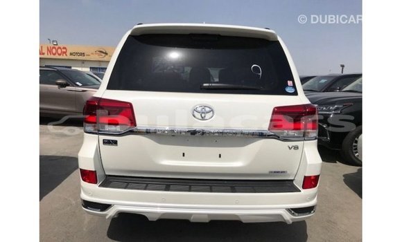 Buy Import Toyota Land Cruiser White Car in Import - Dubai in Central Buy Import Toyota Land Cruiser White Car in Import - Dubai in Central