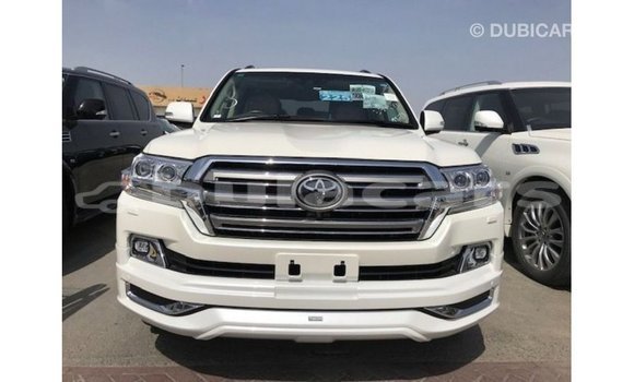 Buy Import Toyota Land Cruiser White Car in Import - Dubai in Central Buy Import Toyota Land Cruiser White Car in Import - Dubai in Central