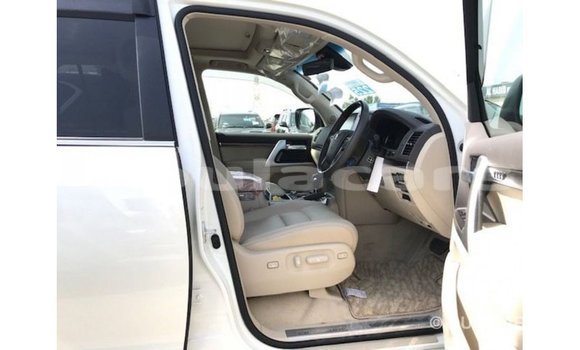 Buy Import Toyota Land Cruiser White Car in Import - Dubai in Central Buy Import Toyota Land Cruiser White Car in Import - Dubai in Central