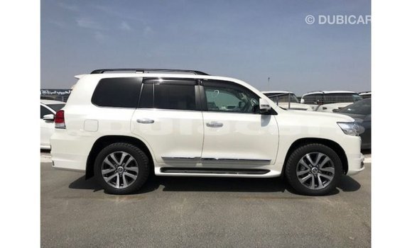 Buy Import Toyota Land Cruiser White Car in Import - Dubai in Central Buy Import Toyota Land Cruiser White Car in Import - Dubai in Central