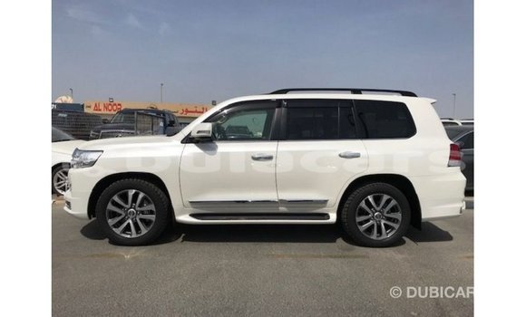 Buy Import Toyota Land Cruiser White Car in Import - Dubai in Central Buy Import Toyota Land Cruiser White Car in Import - Dubai in Central